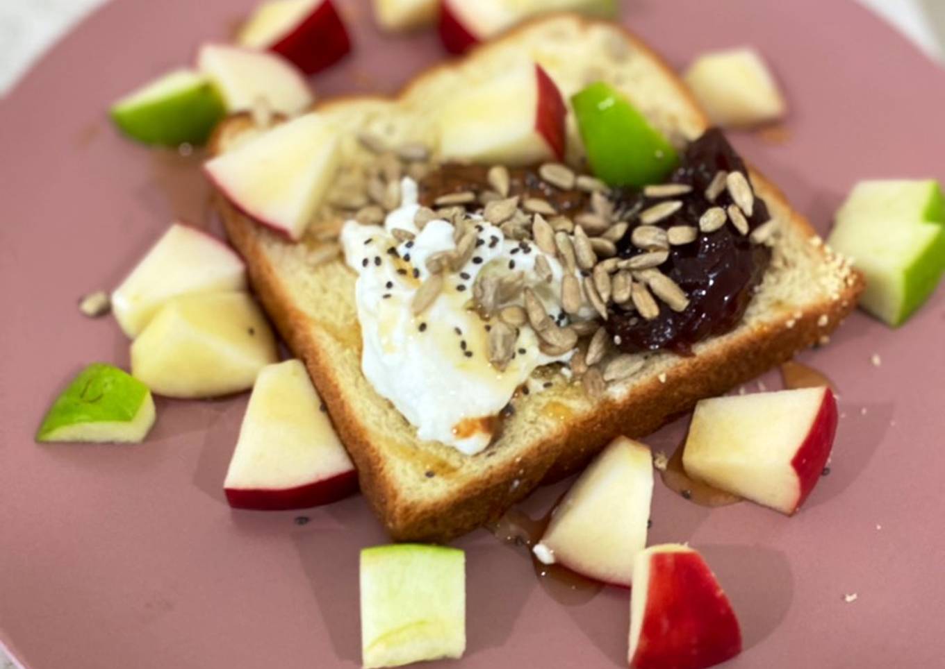 Healthy Greek yoghurt toast