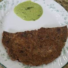 A picture of Oats & ragi roti/thick pancake.