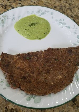 A picture of Oats & ragi roti/thick pancake.