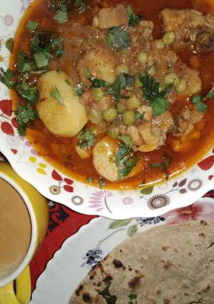 A picture of روایتی سالن آلو مٹر گوشت.