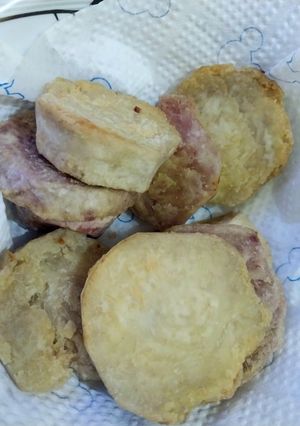 A picture of Tea snack: Deep fried arrowroot.
