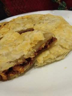 A picture of Chicken bread with puff pastry.