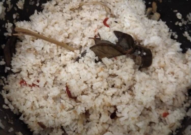 Langkah Mudah untuk Menyiapkan 9. Nasi Liwet Rice cooker yang Bikin Ngiler