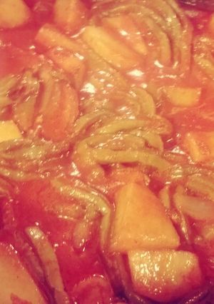 Una foto de Hu3raz♡Chuletas en Chile Colorado con Nopalitos y Papas