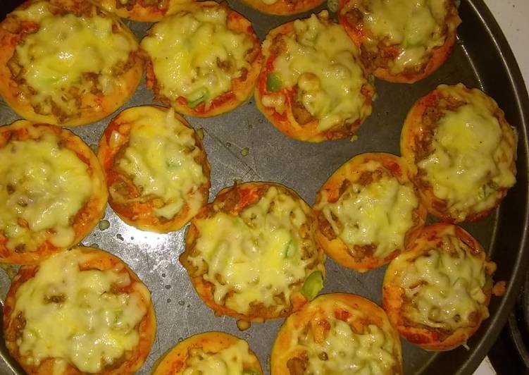 Recipe of Any-night-of-the-week Mini Pizza🍕