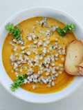 Fifty shades of orange (Vellutata di zucca al caprino)