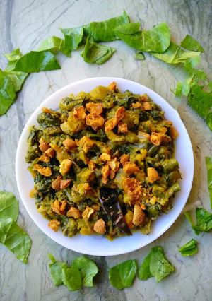 পালং শাকের ঘন্টো (Palang sak er ghanto recipe in Bengali) রেসিপির প্রধান ছবি