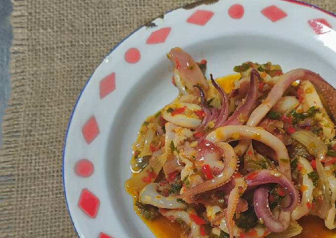 Langkah Mudah Memasak Resep Cumi Cabe-Cabean Saus Tiram