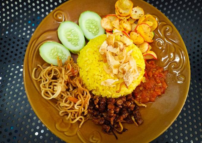 Nasi kuning enak gurih