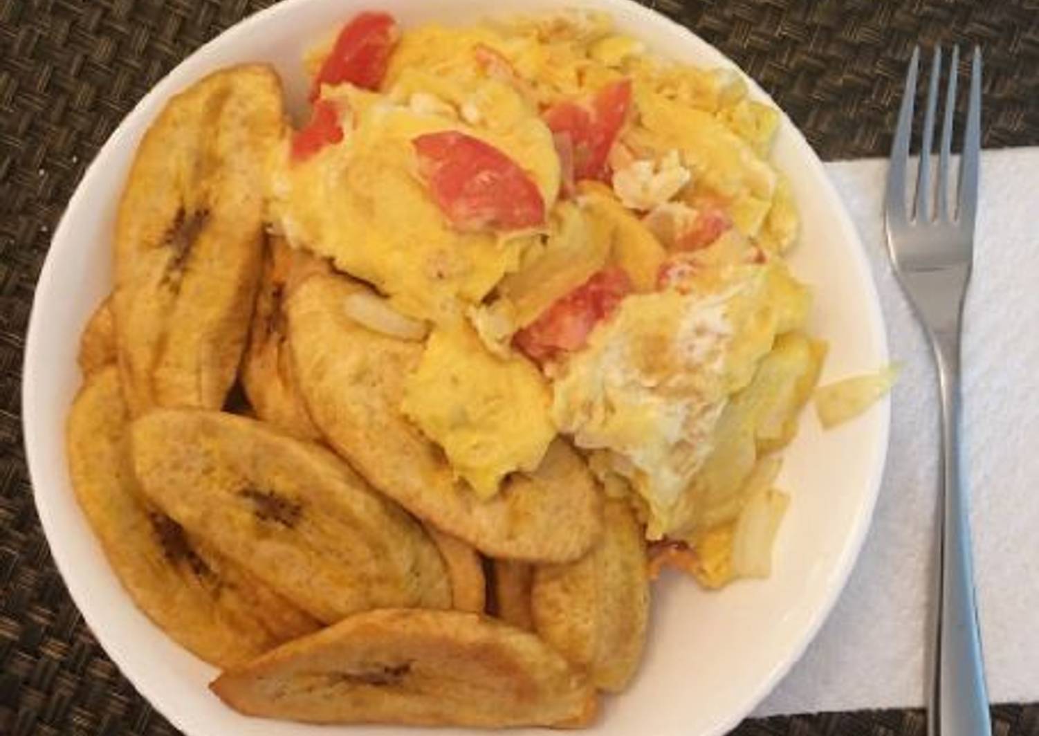 Fried unripe plantain with fried egg Recipe by Vicky Cookpad