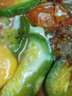 Una foto de Bifes con verduras y huevo en olla Essen