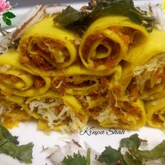 Vermicelli stuffed moong dal khandvi A picture of Vermicelli stuffed moong dal khandvi.