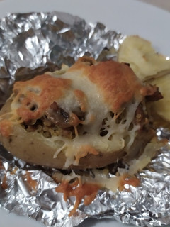 Una foto de Patatas rellena de quinoa y carne