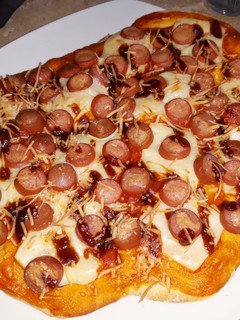 Una foto de Pizza para niños de salchichas fácil, rápida y sencilla