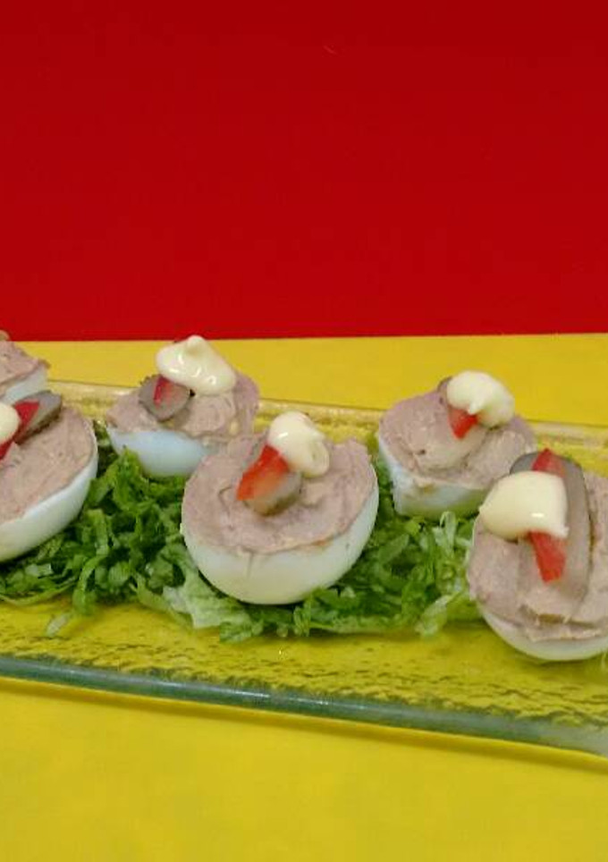 Una foto de Huevos rellenos festivos