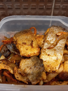 A picture of Salmon with Vegetables.