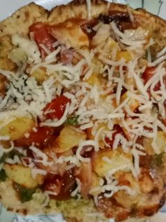 ભાખરી પીઝા (Bhakhri Pizza Recipe In Gujarati) રેસીપી મુખ્ય ફોટો