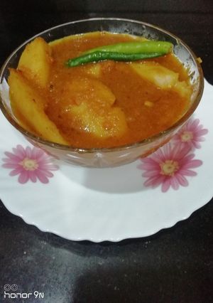 A picture of Rasedar Potato in tomato puree.