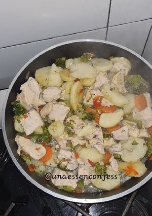Una foto de Pollo con verduras!!