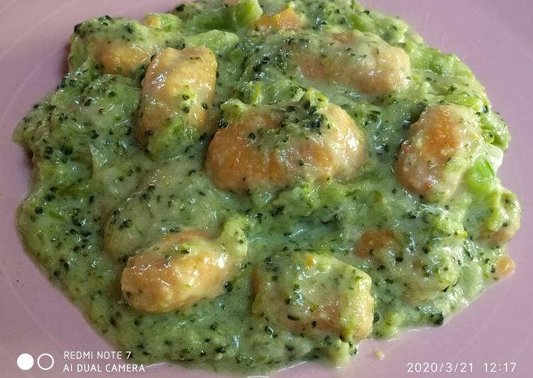 Gnocchi di carote,con farina di avena.con broccoli e panna