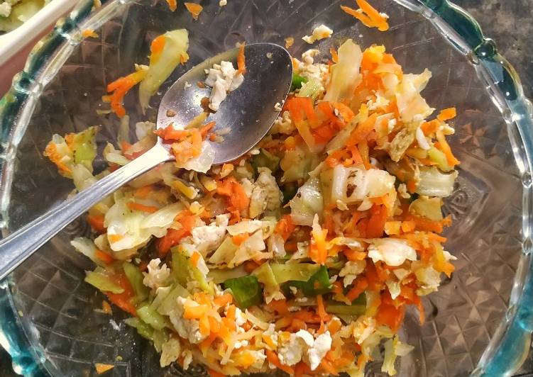 Bagaimana Menyiapkan Orek kol wortel telur, Enak Banget