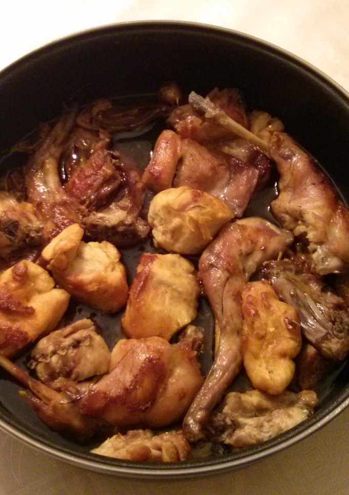 Una foto de Conejo y pollo confitados
