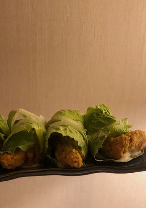 صورة لوصفة لفائف الخس بالدجاج - كيتو 🥬🍗