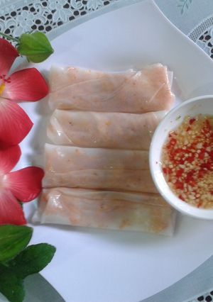 Hình của món Bánh ướt cuốn tôm chấy.