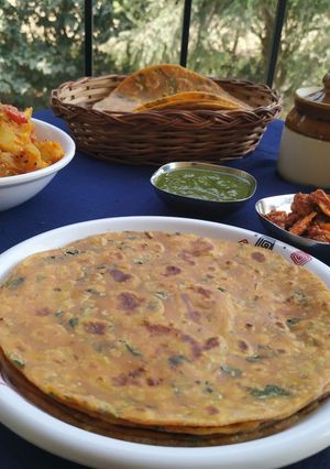 A picture of Methi thepla.