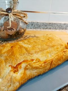 Una foto de Empanada 🥟 de requesón, pollo🍗, pimiento amarillo y queso Camembert🧀
