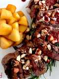 TAGLIATA DI MANZO CON RIDUZIONE AL PORTO, NOCCIOLE TOSTATE E DADOLATA DI MELA CARAMELLATA