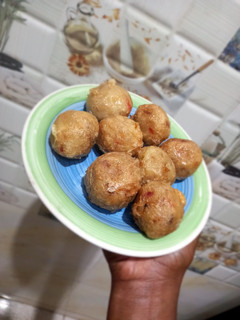 A picture of Yam balls.