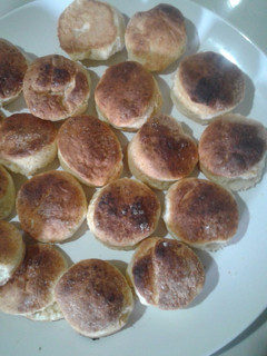 Una foto de Scones de queso rallado