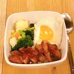 A picture of Honey-glazed char siu rice bowl.