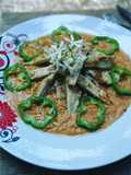 Tiras de pechuga de pavo sobre puré fresco de crudites - fácil