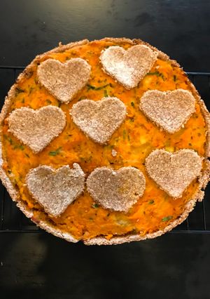 Una foto de Tarta de calabaza y cebolla con masa integral!