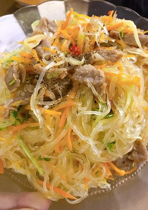 Hình của món Miến xào tam sắc.