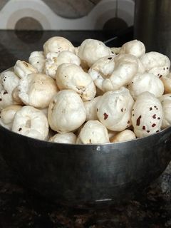 रोस्टेड मखाना (roasted makhana recipe in Hindi) रेसिपी मुख्य फोटो
