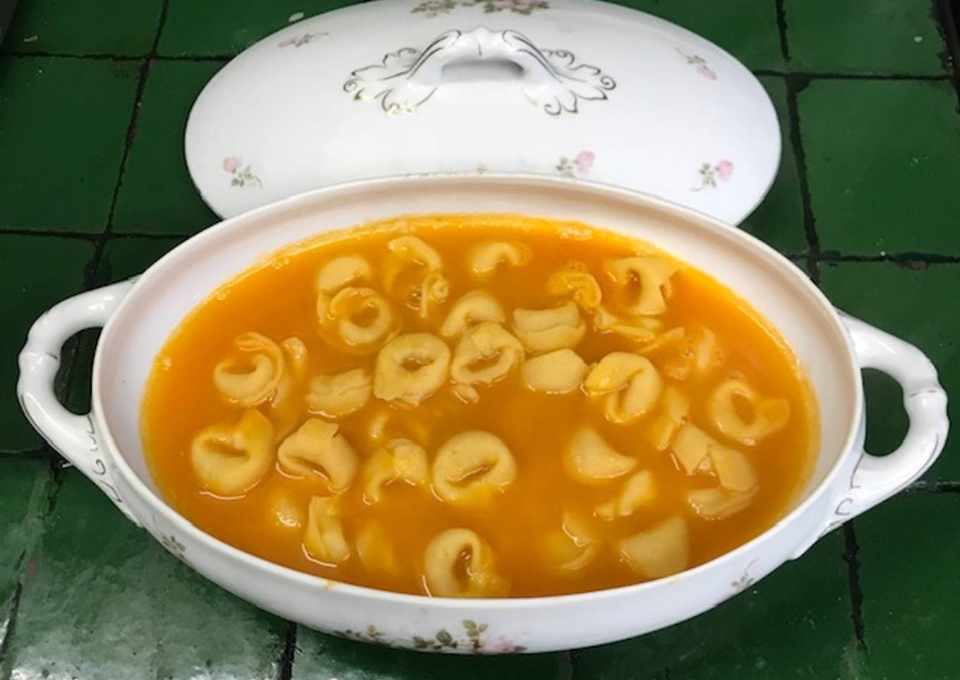 Sopa de Tortellini