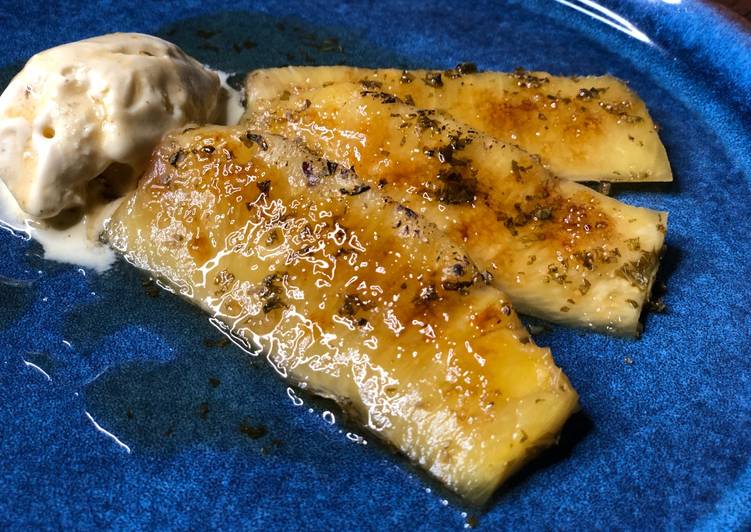 Recipe: Delicious Mynte-ananas med vaniljeis