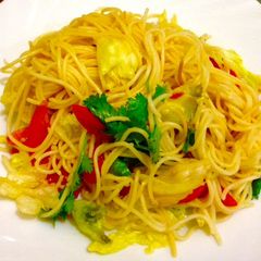 A picture of Fried spaghetti.