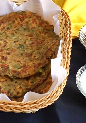 A picture of Palak & Aloo Parathas !.