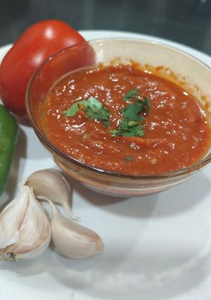 A picture of Winter tomato garlic chutney.