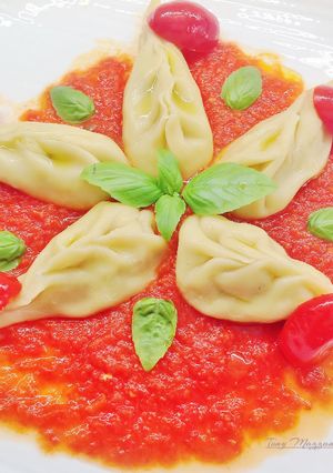 Foto di Culurgiones con ripieno di patata, menta e tartare di gamberi