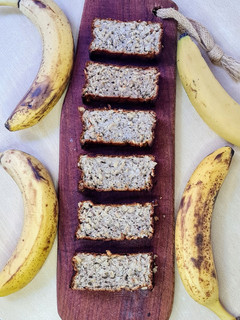Una foto de Budincito "fit" de banana 🍌 Sin azúcar, sin edulcorante, sin miel, sin agave, sin harina 🍌