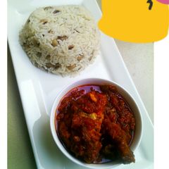 Rice and beans with chicken stew A picture of Rice and beans with chicken stew.