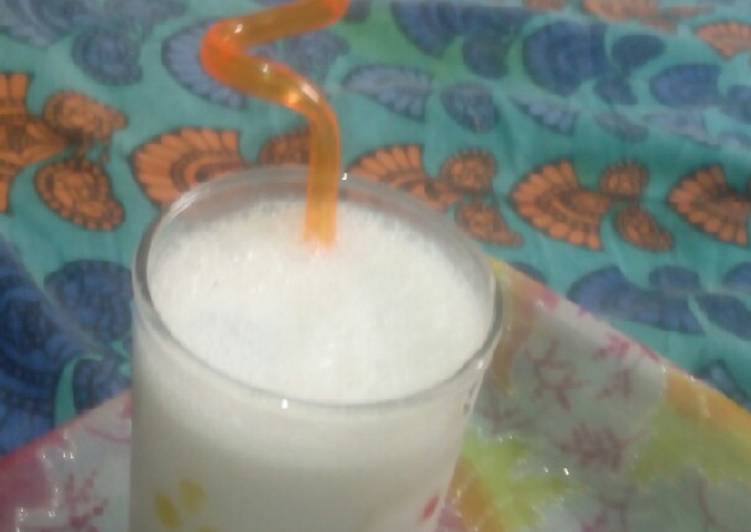 Steps to Make Banana shake in 18 Minutes for Young Wife
