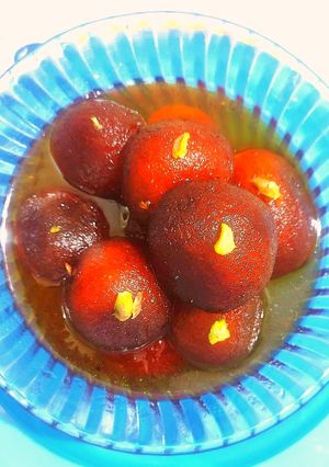 गुलाब जामुन (gulab jamun recipe in Hindi) रेसिपी मुख्य फोटो