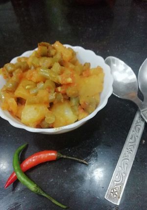 A picture of Green beans with potato.