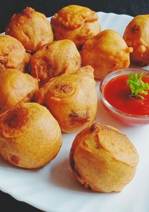 A picture of Aloo Bonda.
